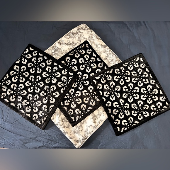 Cushion cover with cut work( Set of 5) - Picture 2 of 6